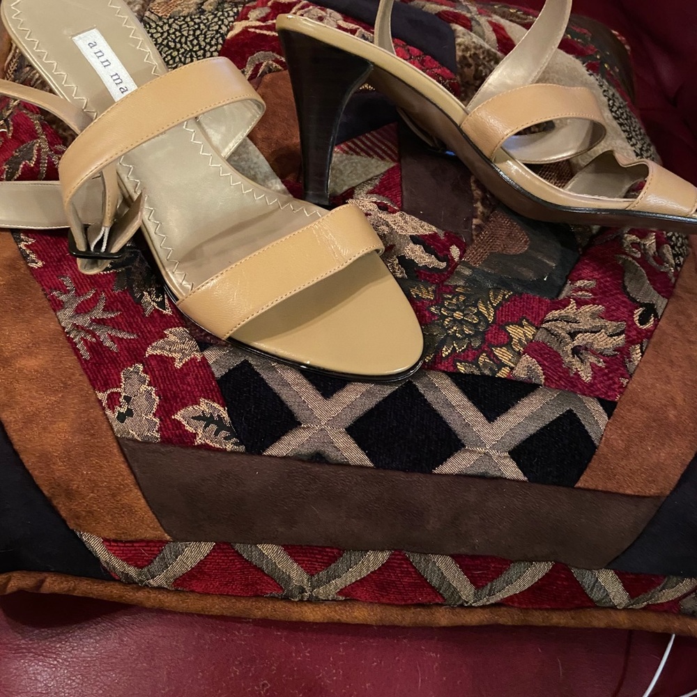 Heeled sandals NBW